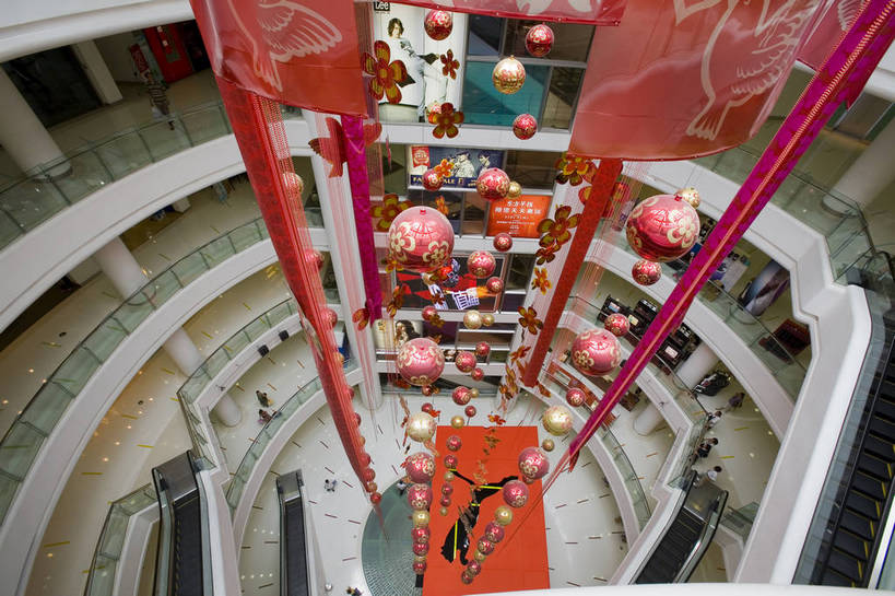 横图,彩色,室内,白天,购物,旅游,商场,上海,中国,亚洲,彩旗,扶梯,广告,商厦,摄影,东亚,中华人民共和国,商业,购物中心,bj174