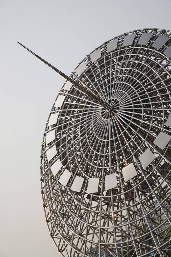 竖图,彩色,室外,特写,白天,旅游,度假,仪器,名胜古迹,标志建筑,地标,建筑,上海,中国,亚洲,局部,遗迹,时间,科学,景观,计时,古迹,文物,娱乐,建设,古建筑,地标建筑,享受,休闲,旅游胜地,放松,竖,摄影,部分,准确,精准,世纪大道,日晷,古文明,东亚,中华人民共和国,日规,bj174