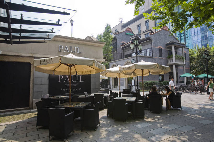 酒吧,横图,彩色,室外,白天,旅游,度假,美景,名胜古迹,标志建筑,道路,地标,建筑,街道,路,商场,公路,上海,中国,亚洲,遗迹,景观,建筑群,交通,古迹,文物,娱乐,建设,古建筑,享受,休闲,旅游胜地,景色,放松,摄影,新天地,茶座,古文明,东亚,中华人民共和国,马路,旅行,bj174