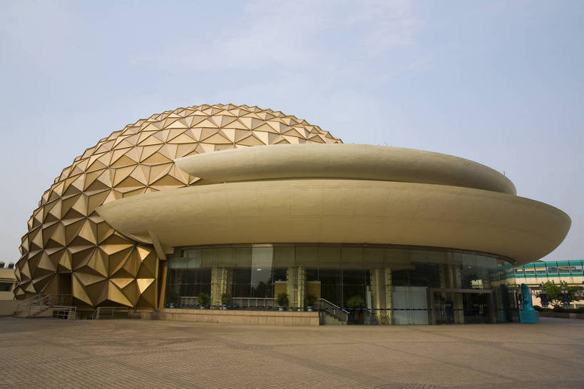 横图,彩色,室外,特写,白天,旅游,度假,名胜古迹,城市风光,标志建筑,地标,建筑,上海,中国,亚洲,遗迹,景观,建筑群,古迹,文物,娱乐,建设,古建筑,地标建筑,享受,休闲,旅游胜地,放松,摄影,古文明,东亚,中华人民共和国,旅行,上海马戏城,bj174