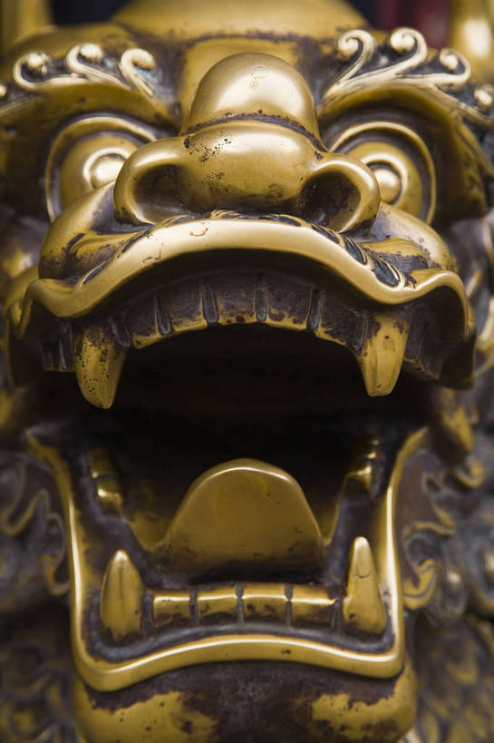 无人,竖图,彩色,室外,特写,白天,旅游,建筑,哺乳动物,野生动物,狮子,雕塑,中国,亚洲,局部,辟邪,艺术,装饰,雕刻,雕像,塑像,文化遗产,文化,文物,动物,工艺品,祈祷,健康,竖,许愿,摄影,四川省,纪念,部分,祈求,美术,中国文化,主题,凶猛,陈列,东亚,成都,中华人民共和国,功能,美学,驱邪,祛邪,避邪,守护神,文殊院,残暴,平安,凶残,旅行,铜雕,传统文化,铜狮,铜狮子,bj174