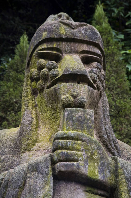 无人,竖图,彩色,室外,白天,旅游,度假,名胜古迹,标志建筑,地标,建筑,雕塑,中国,亚洲,遗迹,雕像,建筑群,古典,古迹,文物,娱乐,建设,古建筑,享受,休闲,旅游胜地,放松,竖,摄影,四川省,中国文化,古文明,东亚,中华人民共和国,旅行,丰都,丰都鬼城,传统文化,bj174