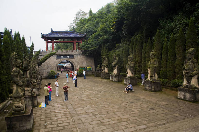 横图,彩色,室外,白天,旅游,度假,名胜古迹,标志建筑,地标,建筑,雕塑,中国,亚洲,遗迹,雕像,建筑群,古典,古迹,文物,娱乐,建设,古建筑,享受,休闲,旅游胜地,放松,摄影,四川省,中国文化,古文明,东亚,中华人民共和国,旅行,丰都,丰都鬼城,传统文化,bj174