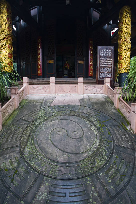 无人,竖图,彩色,室外,白天,旅游,度假,名胜古迹,标志建筑,地标,建筑,雕塑,中国,亚洲,遗迹,雕像,建筑群,古典,古迹,文物,娱乐,建设,古建筑,享受,休闲,旅游胜地,放松,竖,摄影,四川省,中国文化,古文明,东亚,中华人民共和国,旅行,丰都,丰都鬼城,传统文化,bj174