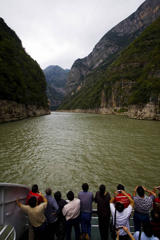 竖图,彩色,白天,旅游,度假,名胜古迹,峡谷,标志建筑,地标,建筑,中国,亚洲,游人,遗迹,古迹,文物,娱乐,建设,古建筑,游船,享受,休闲,旅游胜地,放松,竖,摄影,四川省,自然风光,长江,古文明,东亚,中华人民共和国,巫山,江,旅行,小三峡,bj174