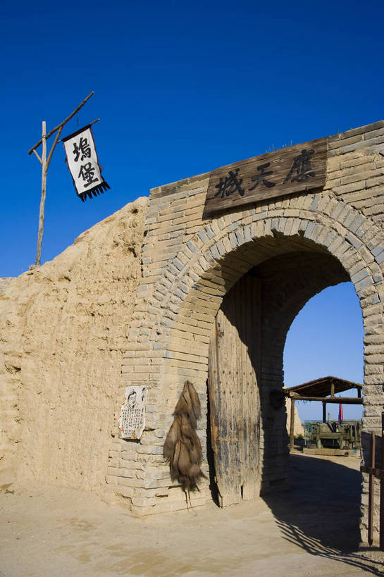 无人,竖图,彩色,室外,特写,白天,旅游,度假,名胜古迹,标志建筑,地标,建筑,中国,亚洲,遗迹,古迹,文物,娱乐,建设,古建筑,享受,休闲,旅游胜地,放松,竖,摄影,人文景观,古代建筑,中国文化,古文明,东亚,宁夏,银川,镇北堡影视城,影视城,首府,中华人民共和国,西北地区,银川市,宁夏回族自治区,宁,旅行,镇北堡,镇北堡西部影视城,bj174