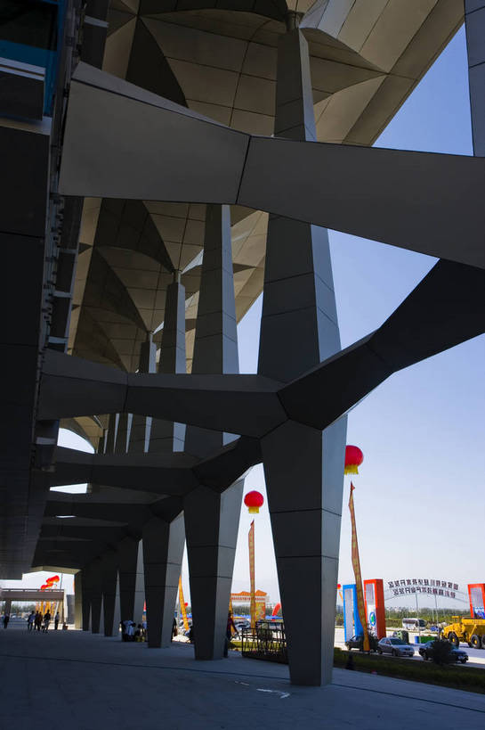 竖图,彩色,室外,白天,旅游,度假,美景,城市风光,城市,道路,建筑,中国,亚洲,景观,娱乐,现代建筑,享受,休闲,景色,放松,竖,摄影,展览馆,东亚,宁夏,银川,首府,中华人民共和国,西北地区,银川市,宁夏回族自治区,宁,马路,旅行,金凤区,银川国际会展中心,bj174