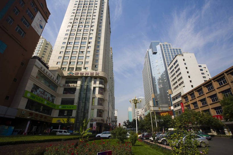 商店,横图,彩色,室外,白天,旅游,度假,美景,城市风光,城市,道路,建筑,街道,路,商场,公路,中国,亚洲,景观,建筑群,交通,娱乐,享受,休闲,景色,放松,摄影,东亚,甘肃,甘肃省,中华人民共和国,省会,西北地区,兰州,兰州市,甘,马路,旅行,购物中心,张掖路,bj174