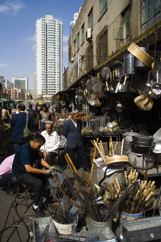竖图,彩色,室外,白天,美景,道路,街道,路,公路,中国,亚洲,景观,集市,交通,景色,竖,摄影,东亚,乌鲁木齐,新疆,首府,中华人民共和国,乌鲁木齐市,新疆维吾尔自治区,西北地区,马路,商业,新,新疆民街,bj174