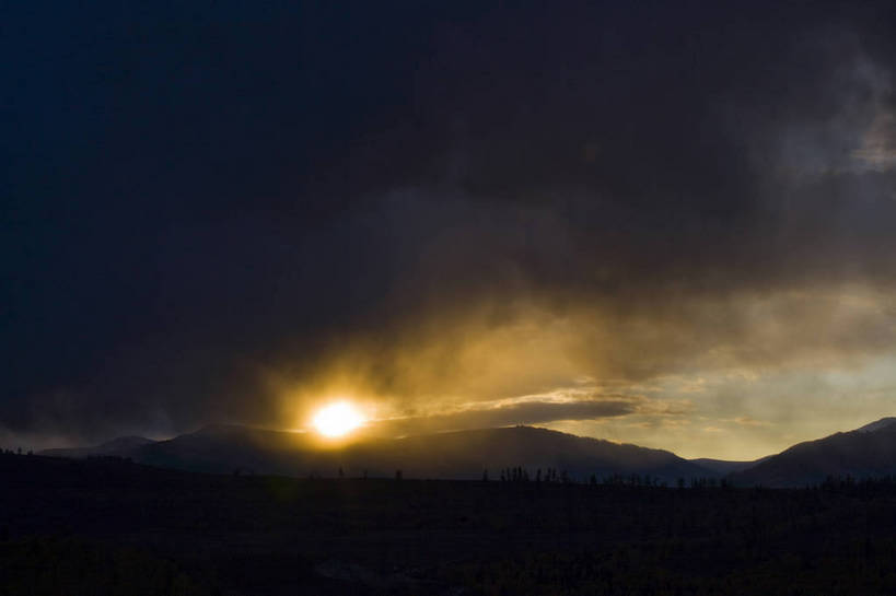 无人,横图,彩色,室外,白天,旅游,度假,名胜古迹,标志建筑,地标,建筑,中国,亚洲,遗迹,凌晨,云彩,古迹,文物,娱乐,建设,古建筑,阳光,自然,享受,休闲,旅游胜地,彩霞,放松,摄影,远山,自然风光,古文明,东亚,新疆,中华人民共和国,阿勒泰,旅行,禾木,bj174