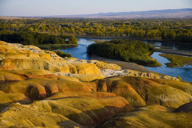 无人,横图,彩色,室外,白天,旅游,度假,湖泊,石头,名胜古迹,森林,树林,峡谷,标志建筑,地标,建筑,中国,亚洲,遗迹,石子,水潭,古迹,文物,娱乐,建设,古建筑,自然,享受,休闲,旅游胜地,放松,摄影,绿洲,自然风光,古文明,东亚,地貌,新疆,中华人民共和国,石块,旅行,地质,五彩湾,bj174
