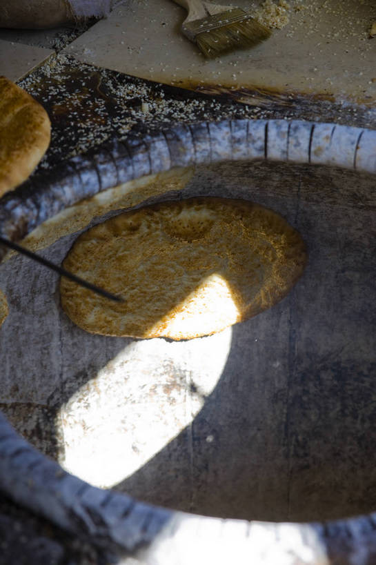 无人,竖图,彩色,室外,白天,中国,亚洲,民俗,熟食,食品,饼,食物,竖,摄影,东亚,乌鲁木齐,新疆,馕,馕饼,中华人民共和国,胡饼,埃特买克,炉饼,尤哈,bj174