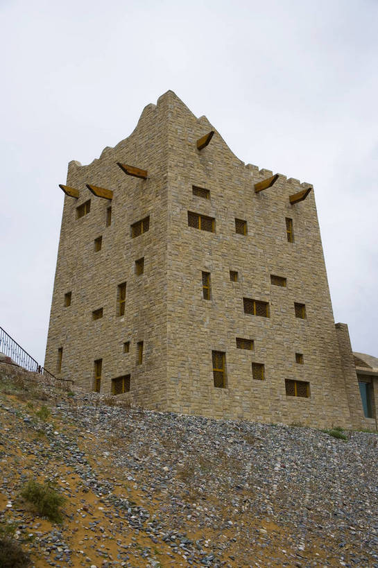 无人,竖图,彩色,室外,白天,旅游,度假,名胜古迹,标志建筑,地标,建筑,中国,亚洲,遗迹,城堡,古迹,文物,娱乐,建设,古建筑,享受,休闲,旅游胜地,放松,竖,摄影,人文景观,古堡,古文明,东亚,宁夏,沙坡头,中卫,中华人民共和国,旅行,bj174