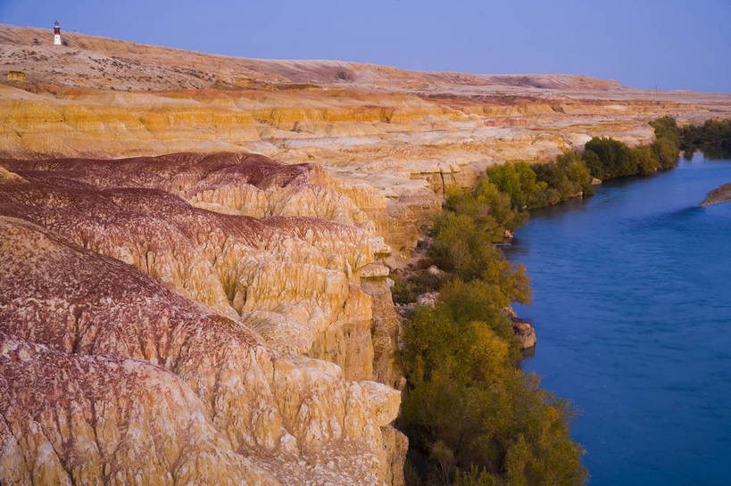 无人,横图,彩色,室外,白天,旅游,度假,湖泊,石头,名胜古迹,森林,树林,峡谷,标志建筑,地标,建筑,中国,亚洲,遗迹,石子,水潭,古迹,文物,娱乐,建设,古建筑,自然,享受,休闲,旅游胜地,放松,摄影,绿洲,自然风光,古文明,东亚,地貌,新疆,中华人民共和国,石块,旅行,地质,五彩湾,bj174