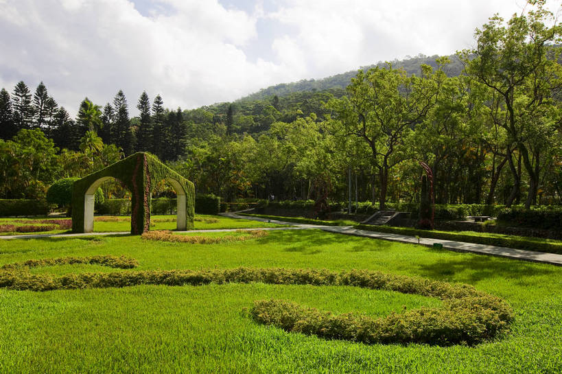 无人,家,花园,横图,彩色,室外,白天,旅游,度假,草坪,名胜古迹,树林,标志建筑,地标,建筑,台湾,中国,亚洲,遗迹,房屋,屋子,古迹,文物,娱乐,建设,古建筑,楼房,住宅,白云,蓝天,自然,享受,休闲,旅游胜地,放松,摄影,蒋介石,故居,古文明,东亚,中华人民共和国,台北市,政治家,外交家,旅行,房子,士林官邸,蒋宋美龄,宋美龄,bj174