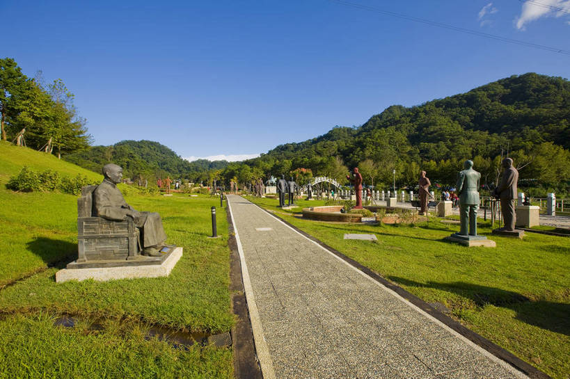 公园,横图,彩色,室外,白天,草坪,树林,雕塑,台湾,中国,亚洲,雕像,蓝天,绿地,摄影,纪念,蒋介石,东亚,台北,桃园县,港澳台,中华人民共和国,台湾省,慈湖,大溪镇,桃园,台,蒋中正,慈湖蒋陵,bj174