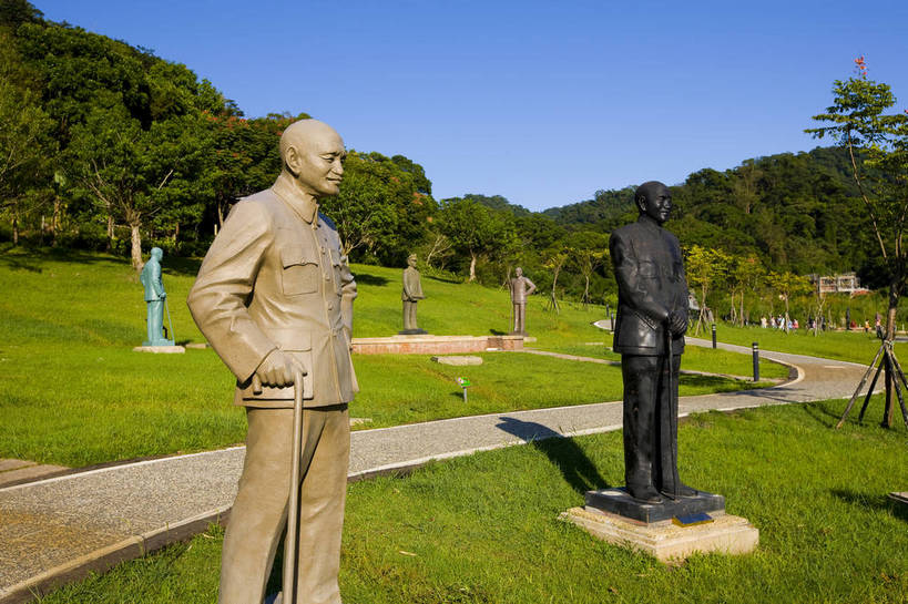 公园,横图,彩色,室外,白天,草坪,树林,雕塑,台湾,中国,亚洲,雕像,蓝天,绿地,摄影,纪念,蒋介石,东亚,台北,桃园县,港澳台,中华人民共和国,台湾省,慈湖,大溪镇,桃园,台,蒋中正,慈湖蒋陵,bj174