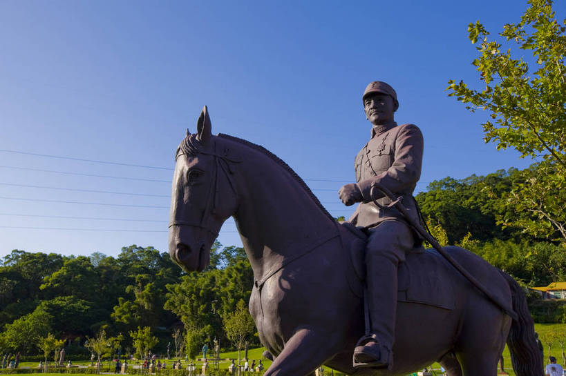 公园,横图,彩色,室外,白天,草坪,树林,雕塑,台湾,中国,亚洲,雕像,蓝天,绿地,摄影,纪念,蒋介石,东亚,台北,桃园县,港澳台,中华人民共和国,台湾省,慈湖,大溪镇,桃园,台,蒋中正,慈湖蒋陵,bj174