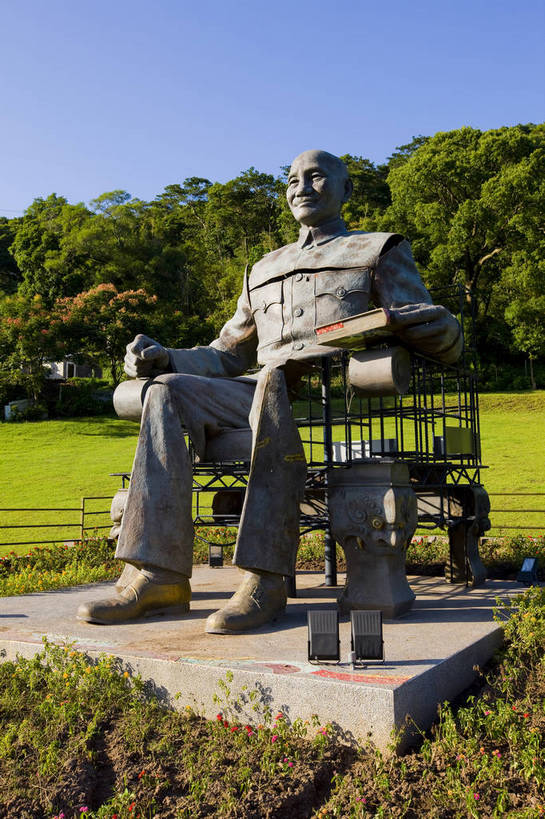 无人,公园,竖图,彩色,室外,白天,草坪,树林,雕塑,台湾,中国,亚洲,雕像,蓝天,绿地,竖,摄影,纪念,蒋介石,东亚,台北,桃园县,港澳台,中华人民共和国,台湾省,慈湖,大溪镇,桃园,台,蒋中正,慈湖蒋陵,bj174