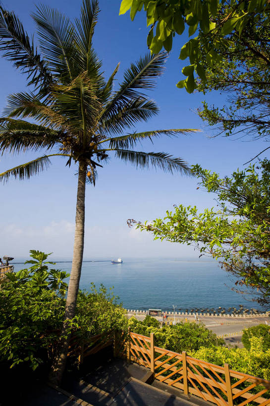 无人,竖图,彩色,室外,白天,旅游,度假,名胜古迹,城市风光,标志建筑,地标,建筑,台湾,中国,亚洲,遗迹,海湾,古迹,文物,娱乐,建设,古建筑,蓝天,享受,休闲,旅游胜地,放松,竖,摄影,海滨,度假村,古文明,东亚,高雄市,港澳台,中华人民共和国,台湾省,高雄,海,旅行,台,西子湾,bj174