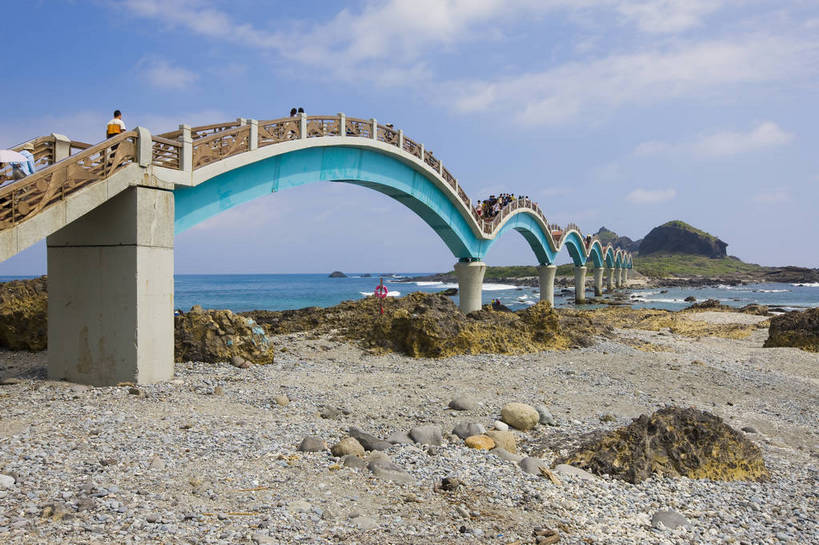 公园,横图,彩色,室外,白天,旅游,度假,名胜古迹,标志建筑,地标,建筑,台湾,中国,亚洲,遗迹,海岸,桥,海湾,古迹,文物,娱乐,建设,古建筑,蓝天,享受,休闲,旅游胜地,放松,摄影,海滨,古文明,东亚,三仙台,中华人民共和国,海,海滩,旅行,bj174