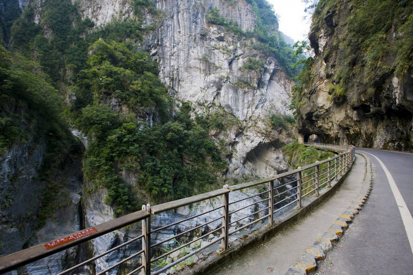 无人,公园,横图,彩色,室外,白天,旅游,度假,名胜古迹,山,树林,峡谷,标志建筑,道路,地标,建筑,台湾,中国,亚洲,遗迹,景观,山路,山谷,古迹,文物,娱乐,建设,古建筑,自然,享受,休闲,旅游胜地,放松,摄影,国家公园,古文明,东亚,花莲县,南投县,港澳台,中华人民共和国,台湾省,台中,台中市,太鲁阁国家公园,花莲,南投,次高太鲁阁国立公园,台,台湾太鲁阁国家公园,太鲁阁,bj174