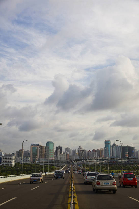 竖图,彩色,室外,白天,旅游,城市风光,道路,建筑,中国,亚洲,景观,建筑群,交通,现代建筑,海南,天空,旅游胜地,竖,摄影,海南省,东亚,中华人民共和国,华南地区,省会,海口,海口市,琼,马路,旅行,海口世纪大桥,龙华区,世纪大桥,bj174