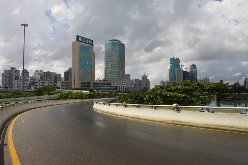 无人,横图,彩色,室外,白天,旅游,城市风光,道路,建筑,中国,亚洲,景观,建筑群,交通,现代建筑,海南,天空,旅游胜地,摄影,东亚,中华人民共和国,海口,马路,旅行,国贸,bj174