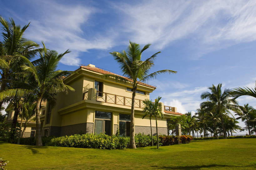 无人,横图,彩色,室外,白天,旅游,草坪,树林,植物,别墅,建筑,酒店,椰树,叶子,中国,亚洲,景观,绿叶,树,树木,海南,绿色,天空,自然,绿地,休闲,嫩叶,旅游胜地,摄影,海南省,生长,成长,度假村,东亚,中华人民共和国,华南地区,琼,叶,叶片,棕榈,椰子树,旅行,博鳌,博鳌镇,琼东,琼海,琼海市,博鳌玉带湾大酒店,bj174