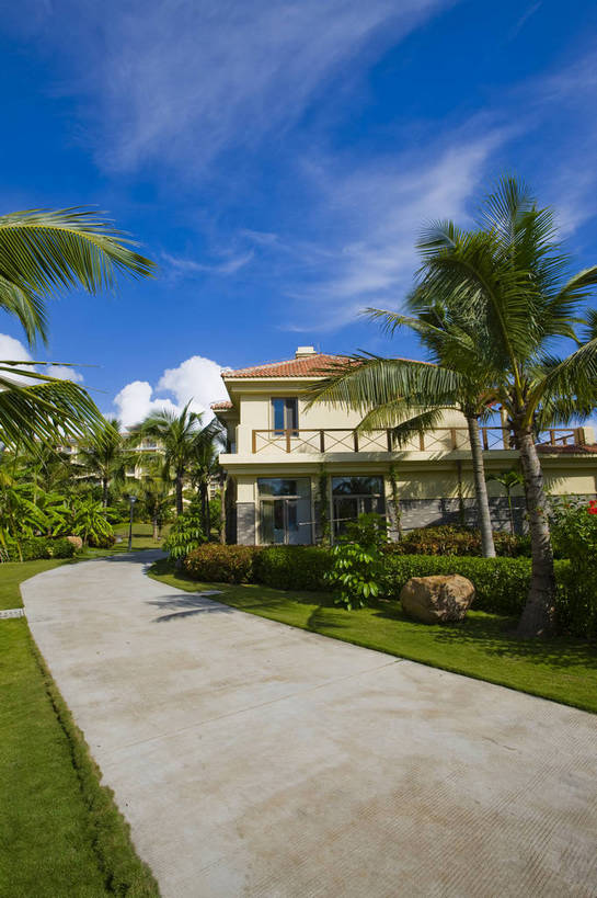 无人,竖图,彩色,室外,白天,旅游,草坪,树林,植物,别墅,建筑,酒店,椰树,叶子,中国,亚洲,景观,绿叶,树,树木,海南,绿色,天空,自然,绿地,休闲,嫩叶,旅游胜地,竖,摄影,海南省,生长,成长,度假村,东亚,中华人民共和国,华南地区,琼,叶,叶片,棕榈,椰子树,旅行,博鳌,博鳌镇,琼东,琼海,琼海市,博鳌玉带湾大酒店,bj174