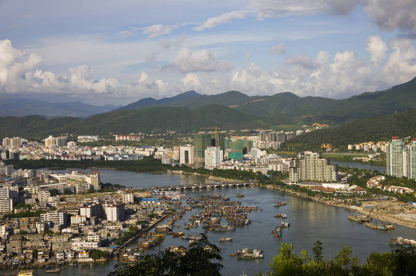 无人,横图,俯视,彩色,室外,白天,旅游,城市风光,建筑,船,三亚,中国,亚洲,建筑群,桥,现代建筑,海南,天空,旅游胜地,摄影,东亚,中华人民共和国,河,旅行,bj174