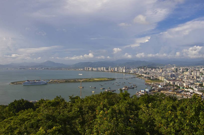 无人,横图,俯视,彩色,室外,白天,旅游,树林,城市风光,建筑,船,三亚,中国,亚洲,建筑群,现代建筑,海南,天空,旅游胜地,摄影,海滨,东亚,三亚湾,中华人民共和国,海,旅行,bj174