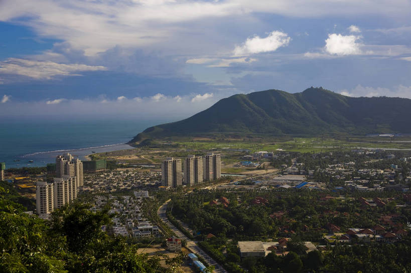 无人,横图,俯视,彩色,室外,白天,旅游,树林,城市风光,建筑,三亚,中国,亚洲,建筑群,现代建筑,海南,天空,旅游胜地,摄影,海南省,海滨,东亚,三亚市,中华人民共和国,华南地区,琼,海,旅行,大东海,bj174
