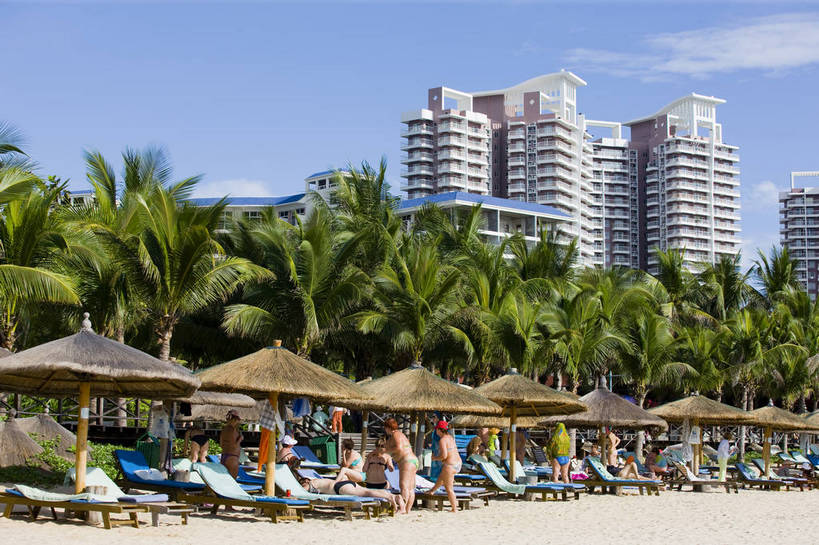 横图,彩色,室外,白天,旅游,沙滩,建筑,三亚,中国,亚洲,游人,建筑群,海南,天空,休闲,旅游胜地,摄影,海南省,海滨,东亚,三亚市,中华人民共和国,华南地区,琼,海滩,旅行,大东海,bj174