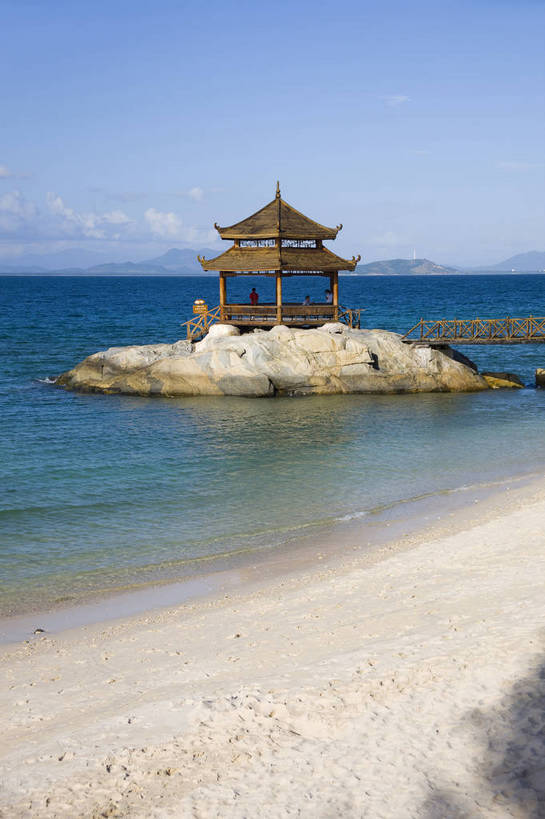 竖图,彩色,室外,白天,旅游,沙滩,三亚,中国,亚洲,亭子,云,海南,天空,自然,凉亭,休闲,旅游胜地,竖,摄影,风光,海滨,东亚,中华人民共和国,海,海滩,旅行,蜈支洲岛,bj174