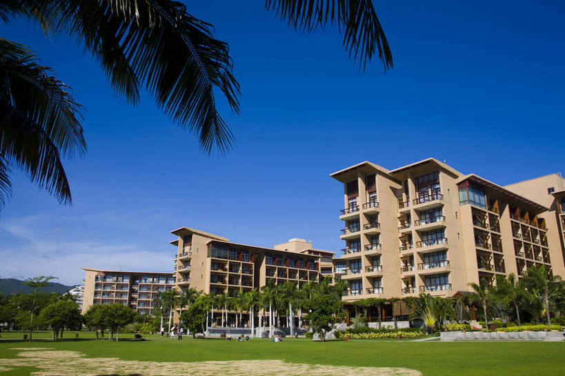 横图,彩色,室外,白天,旅游,草坪,树林,建筑,酒店,三亚,中国,亚洲,景观,海湾,海南,天空,绿地,休闲,旅游胜地,摄影,海南省,度假村,东亚,三亚市,中华人民共和国,华南地区,琼,旅行,亚龙湾,红树林酒店,亚龙湾国家旅游度假区,bj174