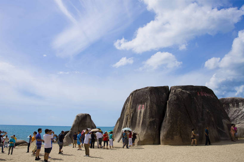 横图,彩色,室外,白天,旅游,石头,沙滩,三亚,中国,亚洲,游人,海南,天空,休闲,旅游胜地,摄影,海滨,东亚,天涯海角,中华人民共和国,海滩,旅行,bj174