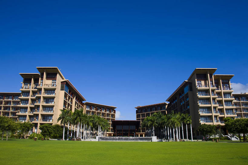 无人,横图,彩色,室外,白天,旅游,草坪,树林,建筑,酒店,三亚,中国,亚洲,景观,海湾,海南,天空,绿地,休闲,旅游胜地,摄影,海南省,度假村,东亚,三亚市,中华人民共和国,华南地区,琼,旅行,亚龙湾,红树林酒店,亚龙湾国家旅游度假区,bj174