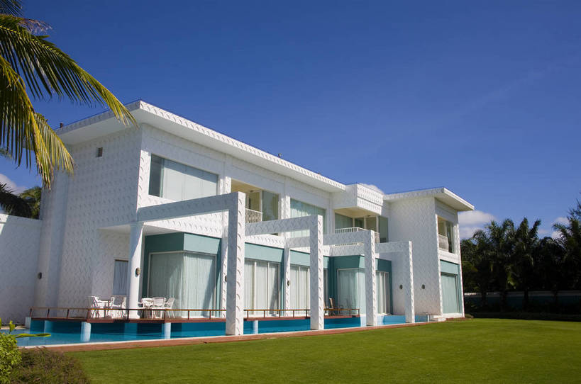 无人,游泳池,横图,彩色,室外,白天,旅游,草坪,树林,别墅,建筑,酒店,椰树,三亚,中国,亚洲,景观,海湾,海南,天空,绿地,休闲,旅游胜地,摄影,海南省,度假村,东亚,三亚市,中华人民共和国,华南地区,琼,旅行,亚龙湾,亚龙湾国家旅游度假区,三亚凯莱度假酒店,bj174