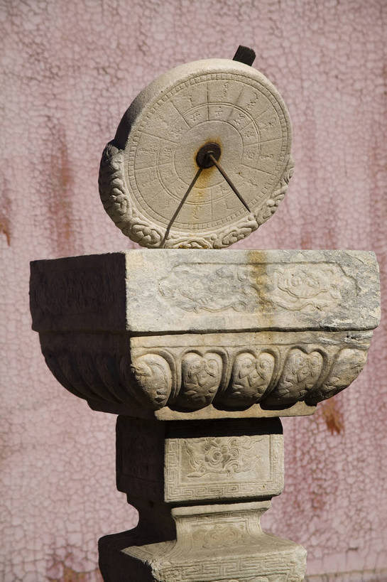 无人,故宫,竖图,彩色,室外,特写,白天,名胜古迹,标志建筑,地标,建筑,计时器,北京,中国,亚洲,景观,文化遗产,建筑群,古典,建设,竖,摄影,中国文化,日晷,东亚,中华人民共和国,石,传统文化,bj174