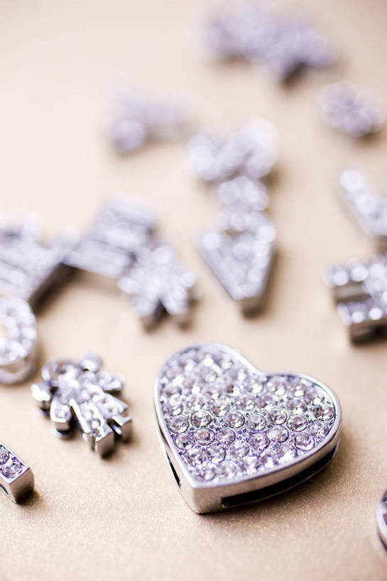 无人,竖图,彩色,室内,静物,中国,许多,节日,艺术,图片,艺术品,很多,文化,物品,装饰品,饰品,工艺品,多个,心形,竖,摄影,东亚,影棚拍摄,bj174