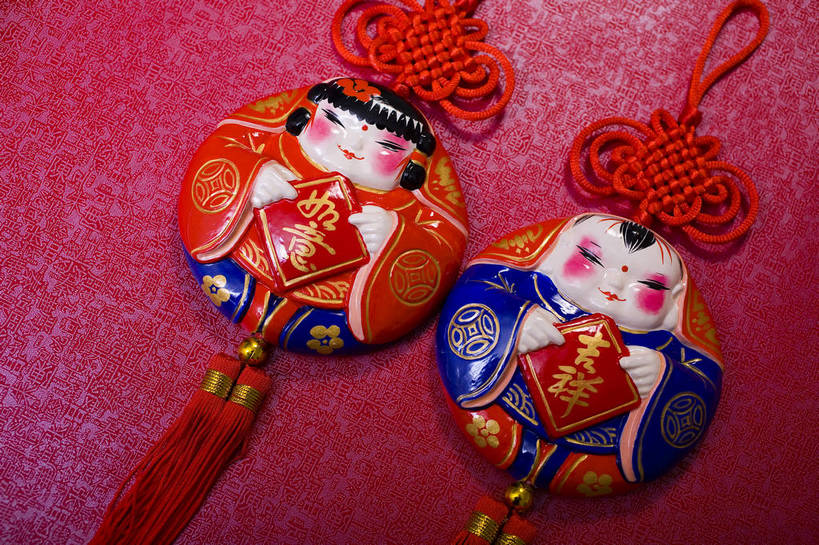 无人,横图,彩色,室内,静物,中国,人偶,图片,艺术品,装饰品,两个,饰品,中国结,摄影,中国文化,东亚,影棚拍摄,传统文化,传统节日,bj174