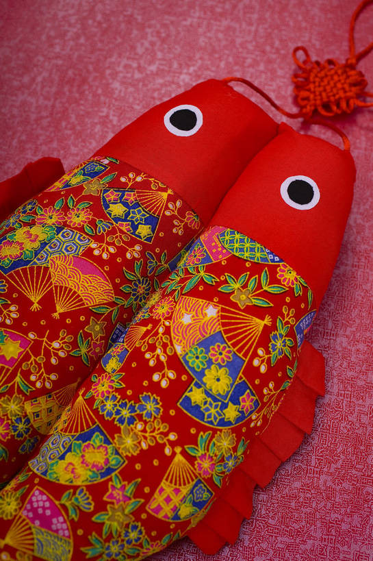 无人,竖图,彩色,室内,静物,中国,装饰,鱼,图片,艺术品,装饰品,两个,中国结,竖,摄影,礼品,中国文化,东亚,影棚拍摄,传统文化,bj174