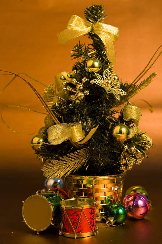 无人,竖图,彩色,室内,静物,玩具,中国,许多,节日,装饰,花篮,图片,圣诞树,鼓,艺术品,很多,松子,球,装饰品,多个,竖,摄影,礼品,东亚,影棚拍摄,bj174