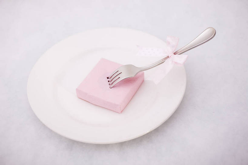 无人,横图,彩色,室内,静物,中国,叉子,图片,艺术品,装饰品,两个,盘子,蝴蝶结,摄影,礼品,东亚,影棚拍摄,bj174