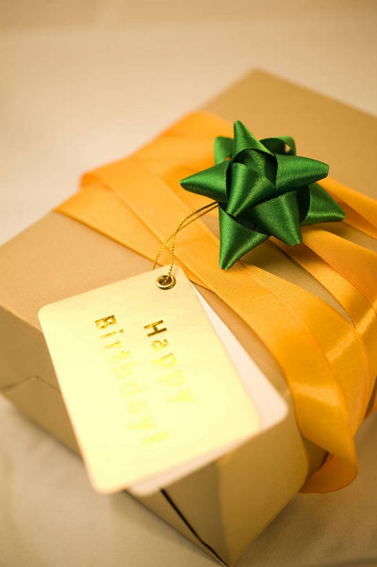 无人,竖图,彩色,室内,生日,静物,礼盒,中国,庆祝,图片,贺卡,艺术品,祝福,文化,盒子,装饰品,一个,蝴蝶结,卡片,竖,摄影,礼品,单个,庆贺,祝贺,礼仪,出生,祝愿,东亚,诞生,影棚拍摄,bj174