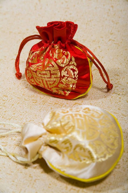 无人,竖图,彩色,室内,静物,中国,节日,艺术,布袋,图片,艺术品,文化,物品,装饰品,两个,饰品,工艺品,荷包,竖,摄影,东亚,影棚拍摄,bj174