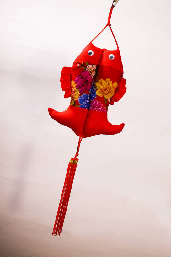 无人,竖图,彩色,室内,特写,静物,中国,鱼,图片,装饰品,一个,饰品,中国结,荷包,竖,摄影,单个,中国文化,东亚,影棚拍摄,传统文化,bj174