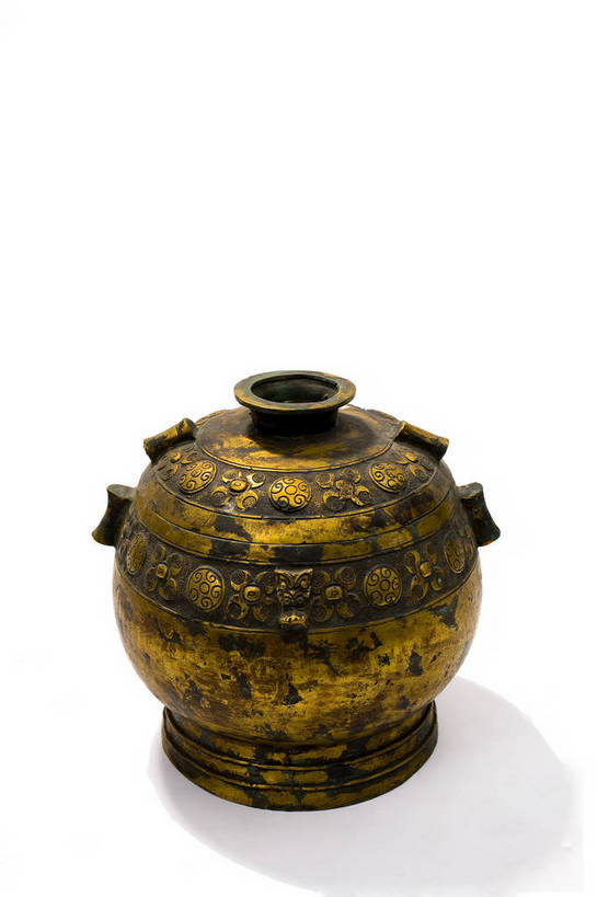 竖图,彩色,静物,杯子,金属制品,中国,金属,雕刻,图片,文化遗产,艺术品,古典,历史,文化,文物,装饰品,古代,一个,酒杯,工艺品,摄影,单个,古董,古物,中国文化,古玩,东亚,青铜,青铜器,古远,古代文明,美术工艺,影棚拍摄,传统文化,青铜制品,卣,bj174