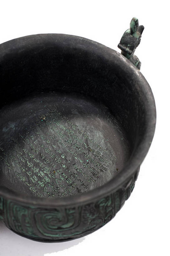 竖图,彩色,静物,金属制品,中国,金属,雕刻,图片,文化遗产,艺术品,历史,文物,装饰品,古代,一个,摄影,单个,古董,中国文化,东亚,青铜,青铜器,古远,古代文明,美术工艺,影棚拍摄,传统文化,青铜制品,簋,礼器,bj174